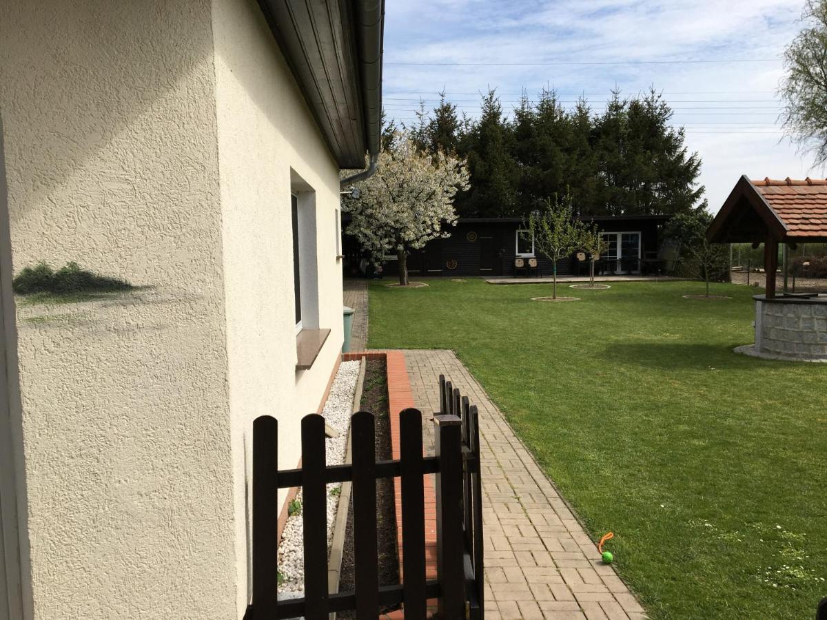 Schoener Ferienbungalow Umgeben Von Natur Und Nicht Weit Zur Ostsee Neubukow Extérieur photo